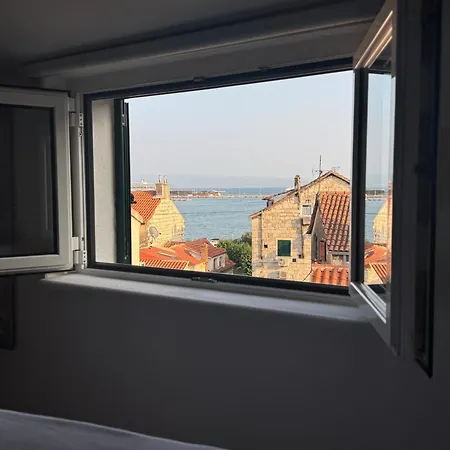 Duplex In The Location In Town Split